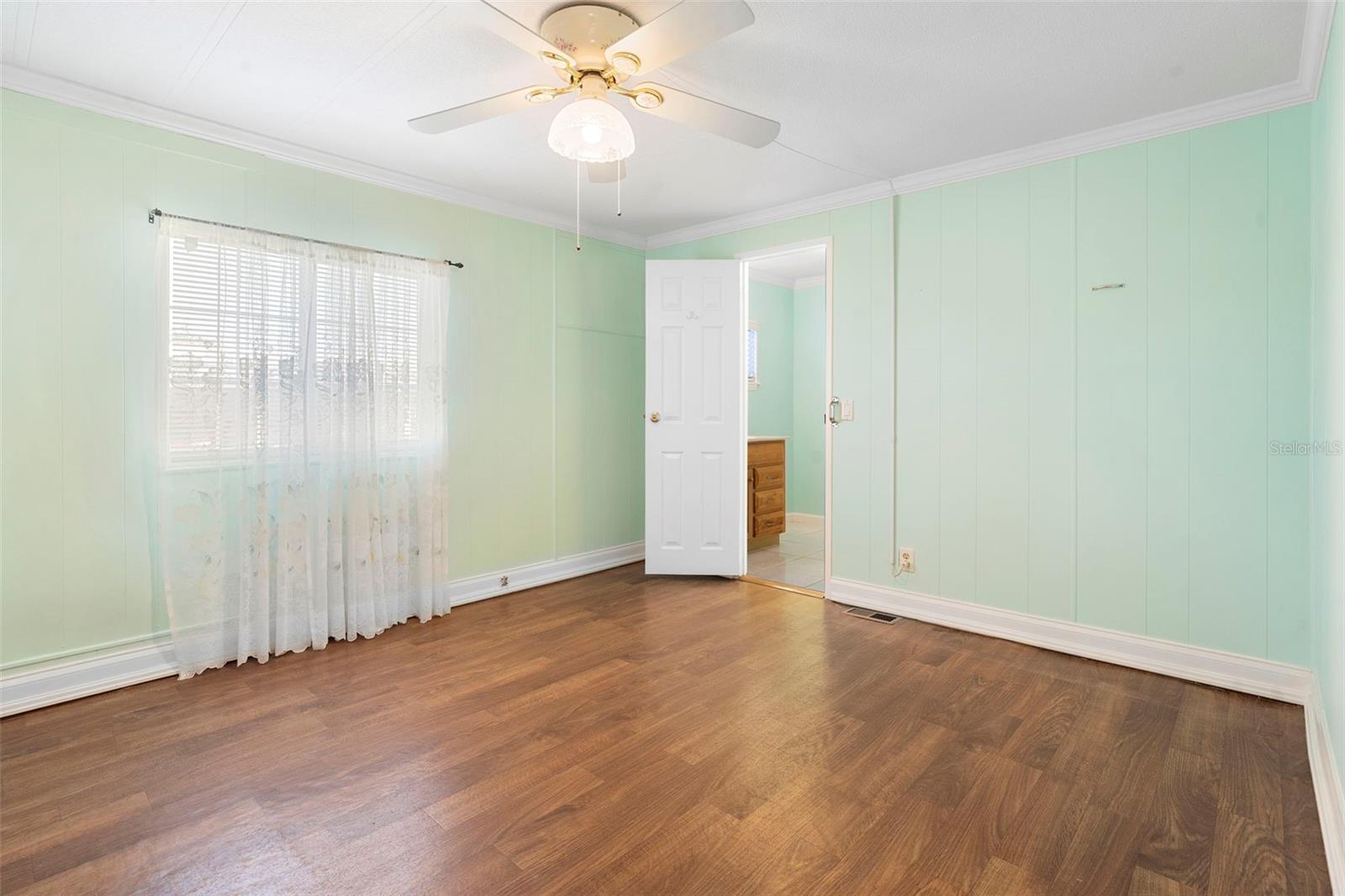 Image 11 of 31 For 105 Florence Boulevard