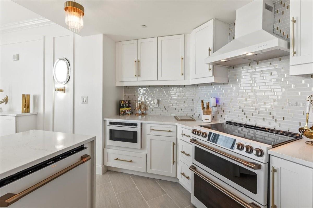 Image 35 of 88 For 231 Riverside Drive 102