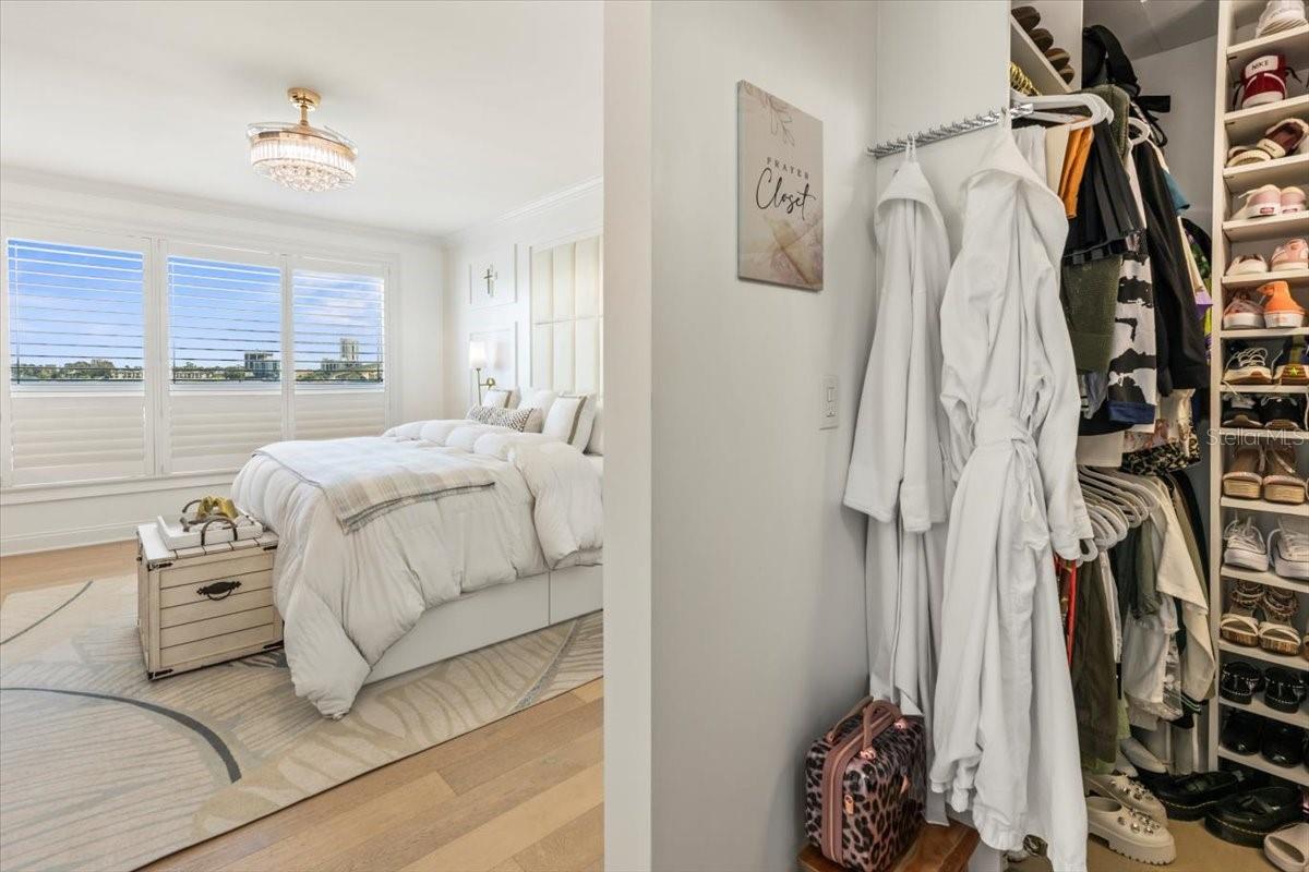 Image 44 of 88 For 231 Riverside Drive 102