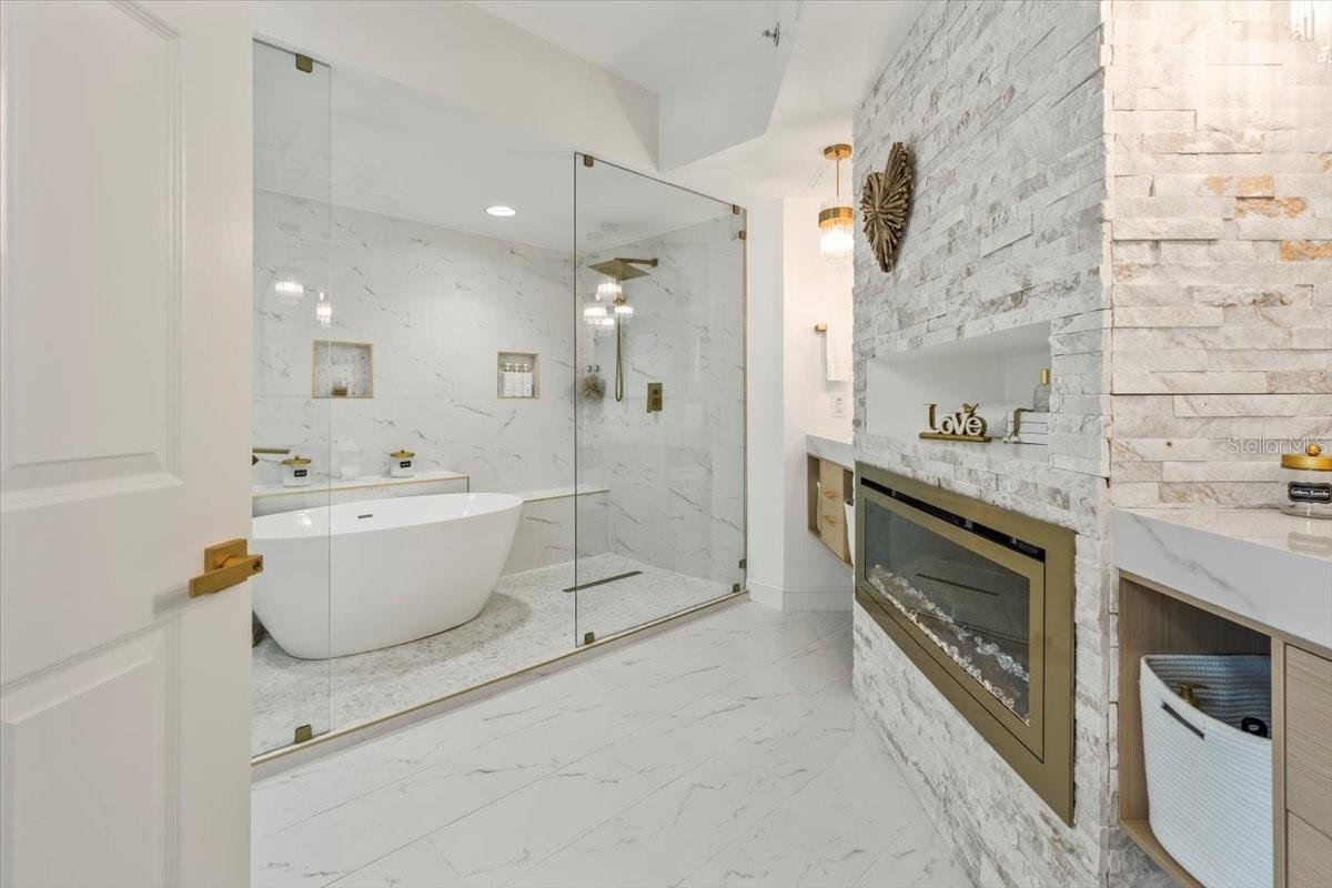 Image 46 of 88 For 231 Riverside Drive 102