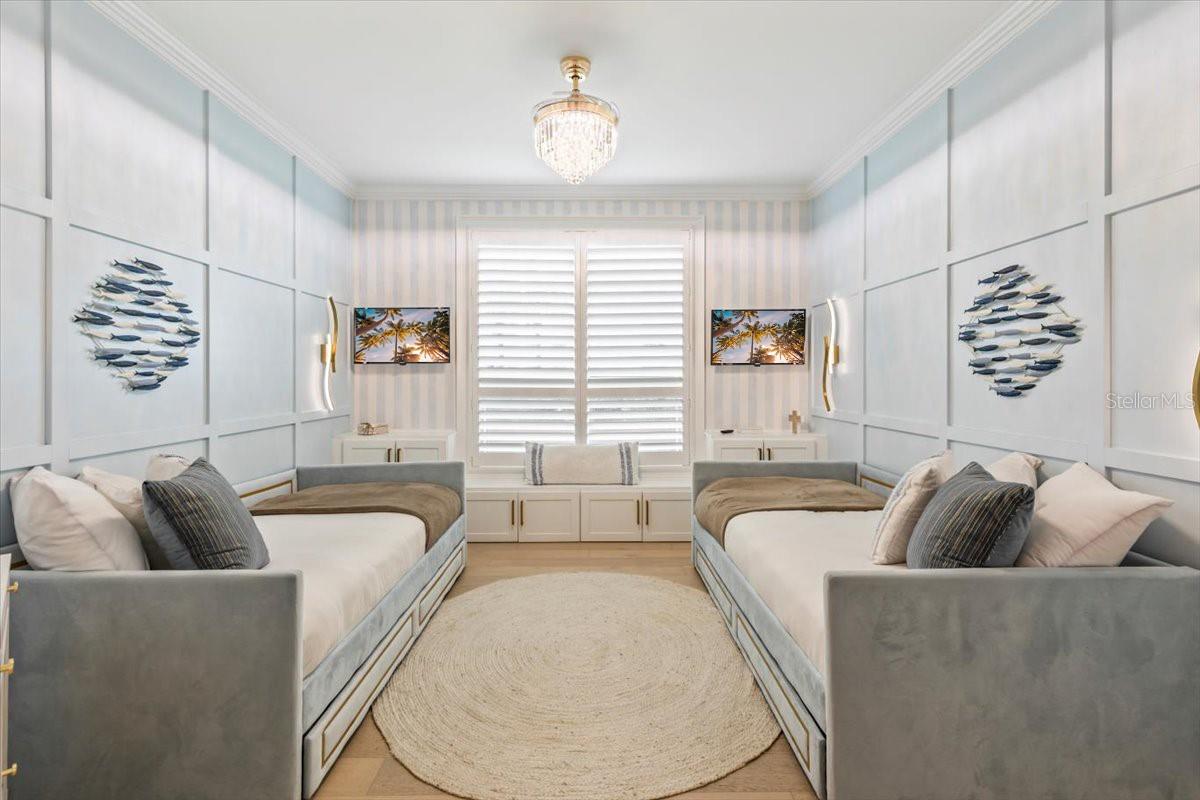 Image 52 of 88 For 231 Riverside Drive 102