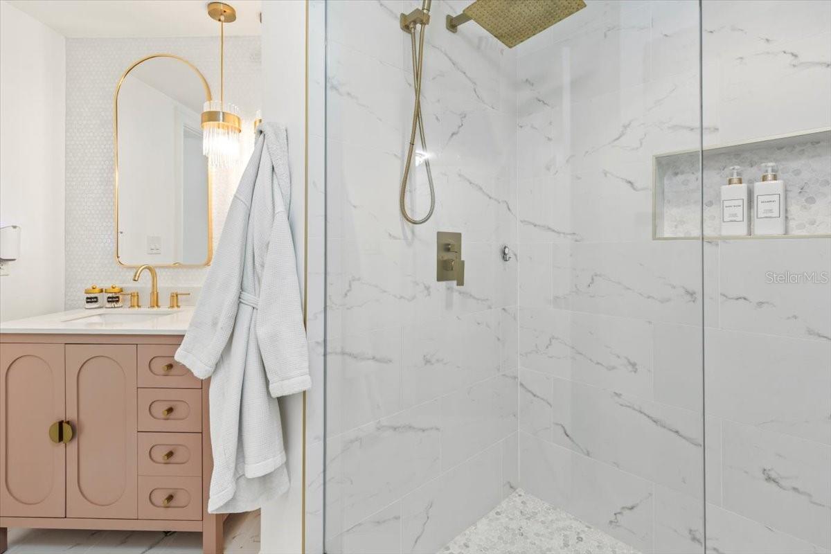 Image 61 of 88 For 231 Riverside Drive 102