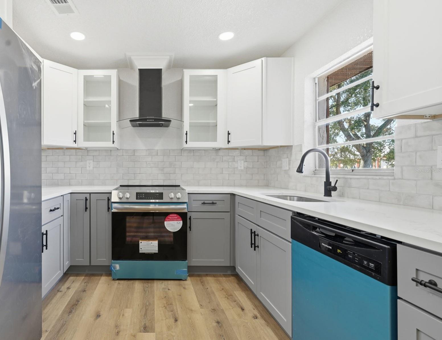 Image 2 of 22 For 1113 Cass Street