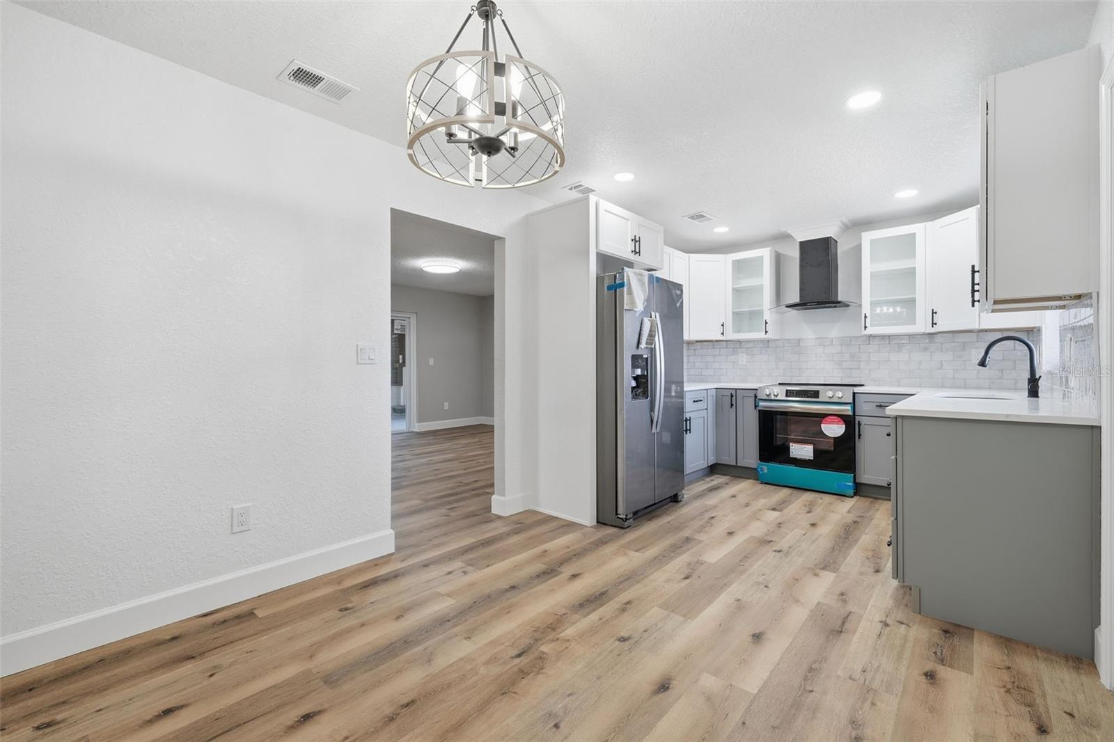 Image 3 of 22 For 1113 Cass Street