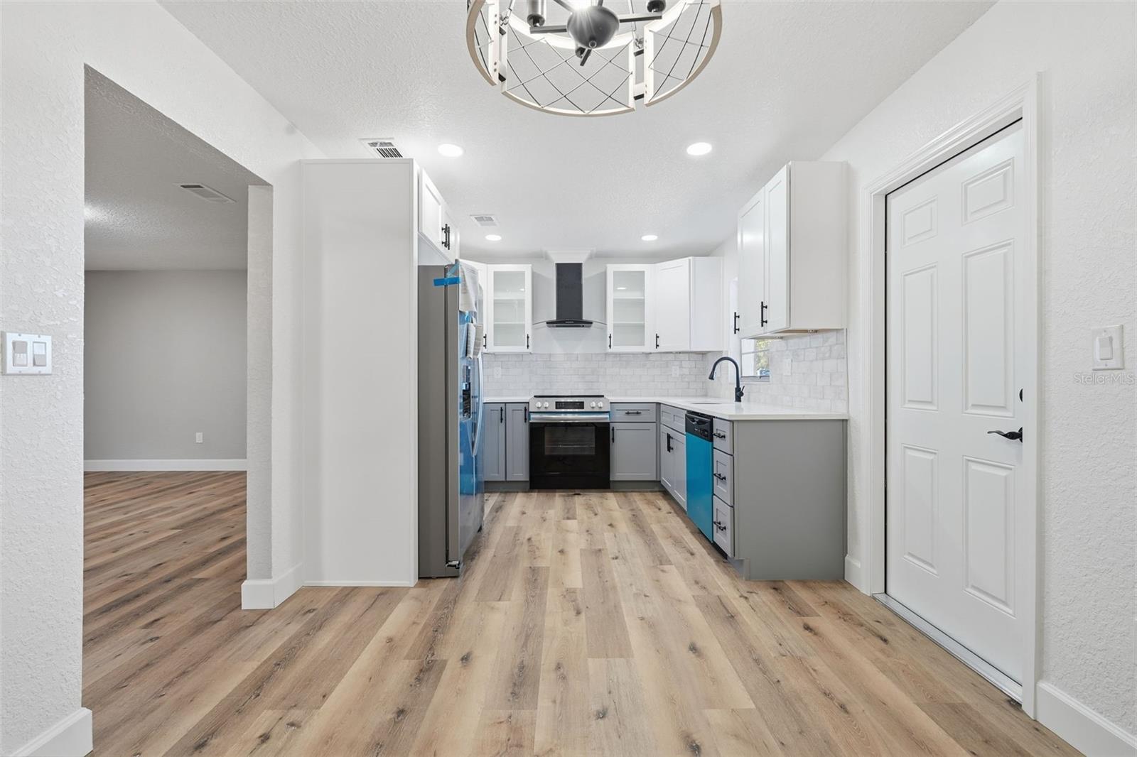 Image 4 of 22 For 1113 Cass Street