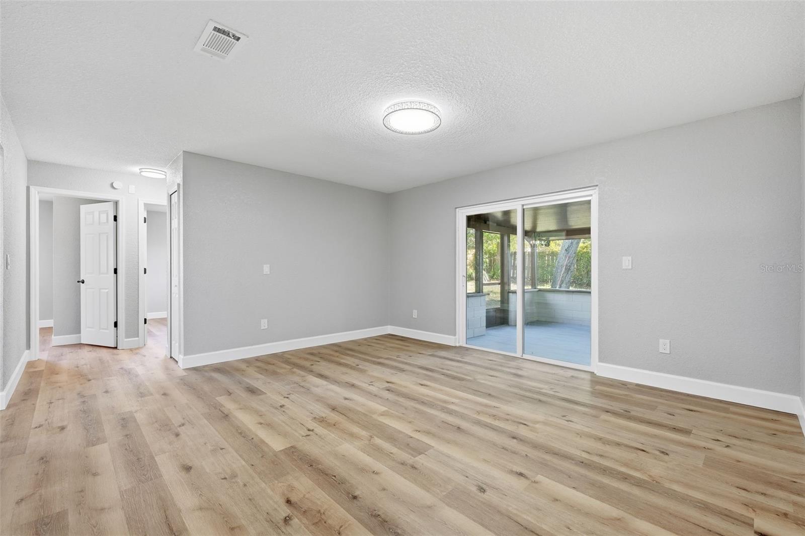 Image 6 of 22 For 1113 Cass Street