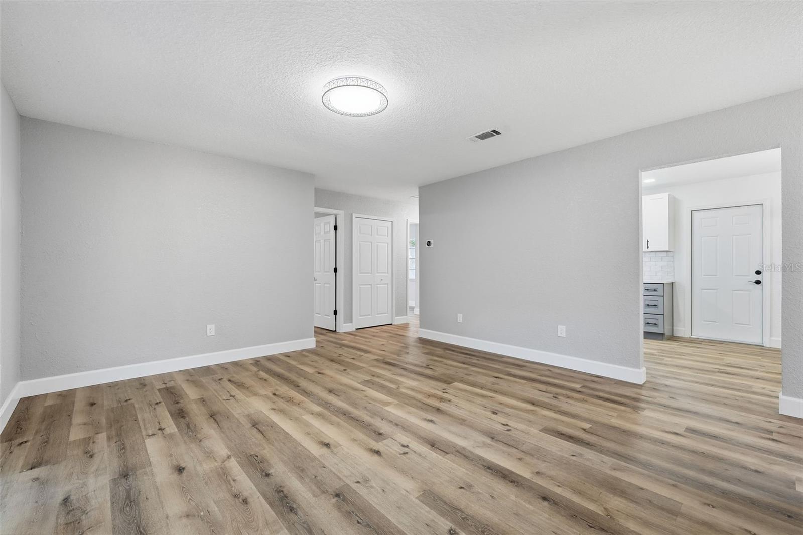 Image 7 of 22 For 1113 Cass Street