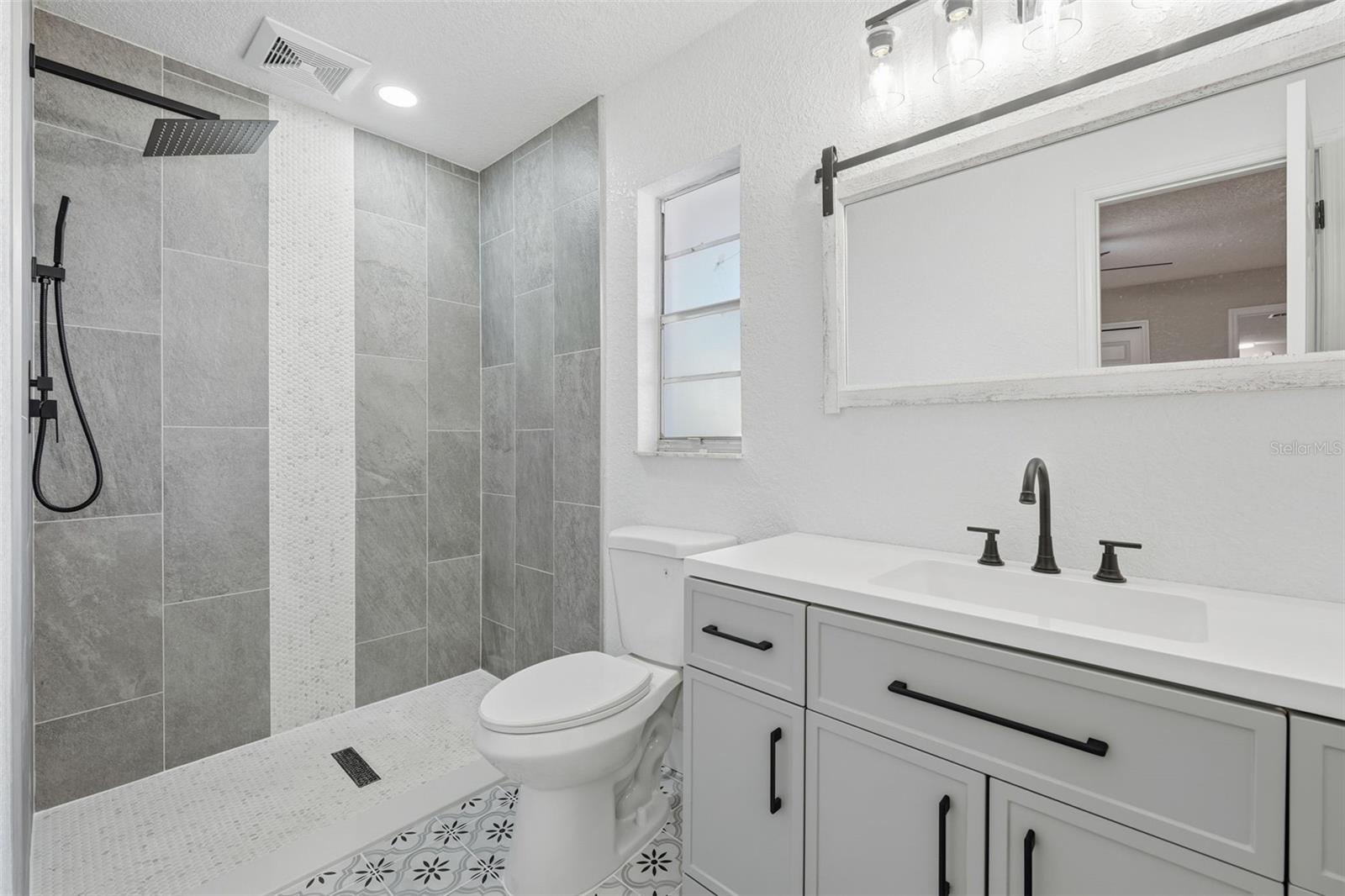 Image 8 of 22 For 1113 Cass Street