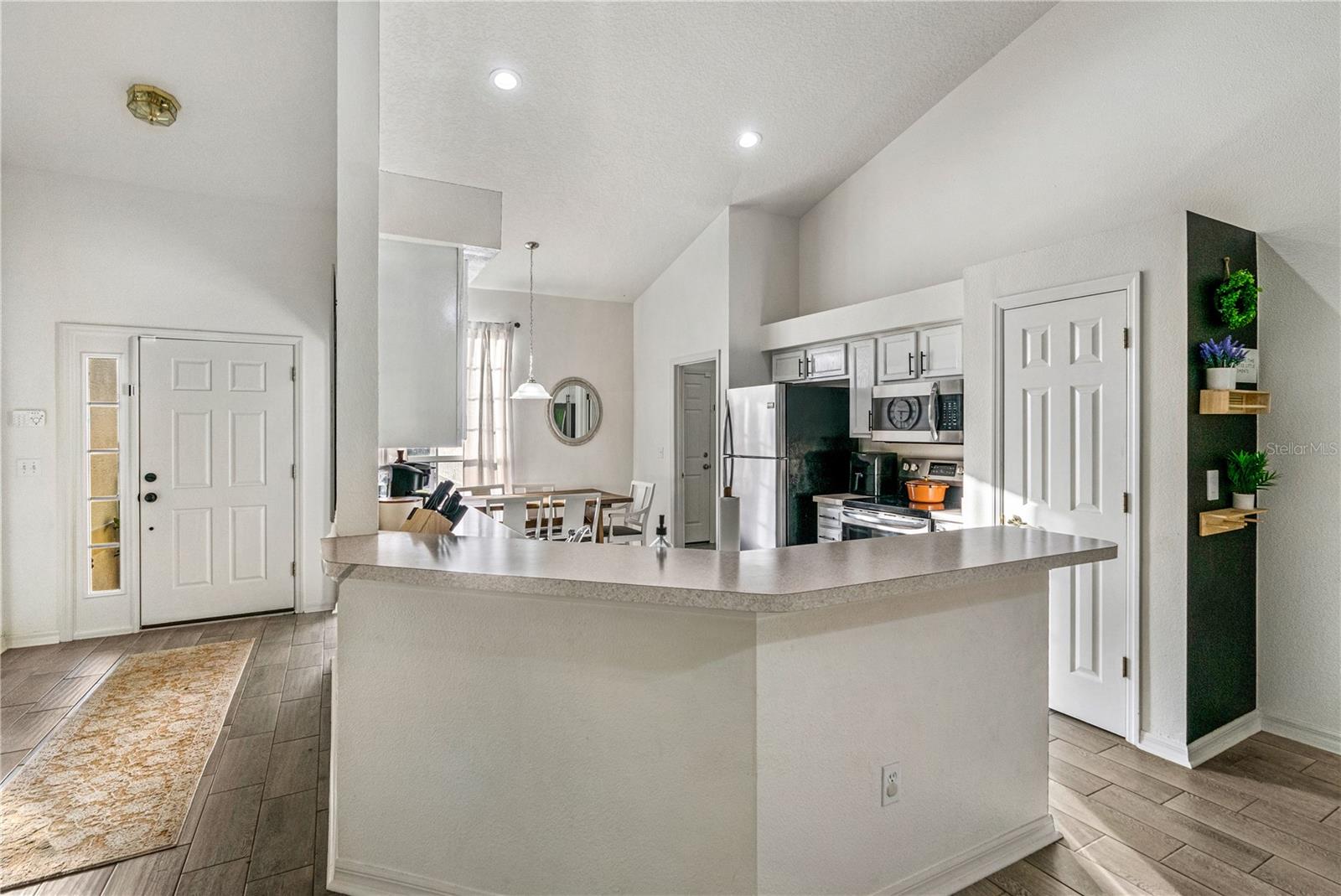 Image 8 of 37 For 5416 Frederick Lake Drive