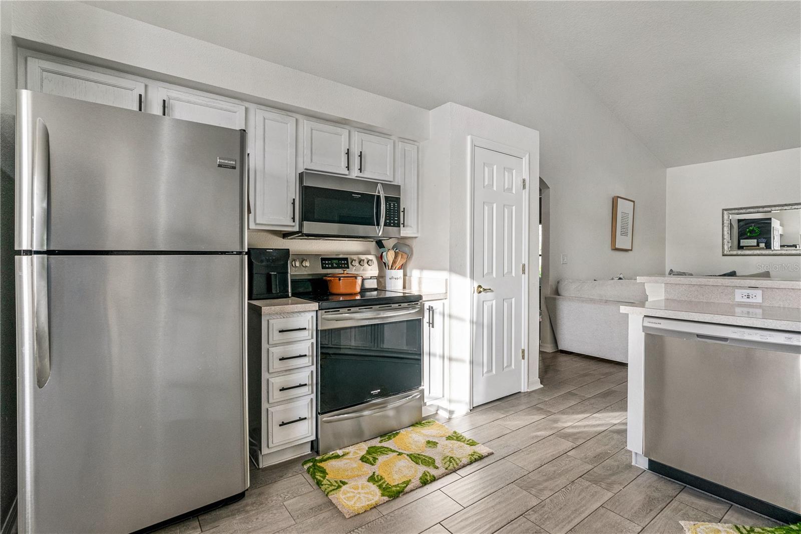 Image 9 of 37 For 5416 Frederick Lake Drive