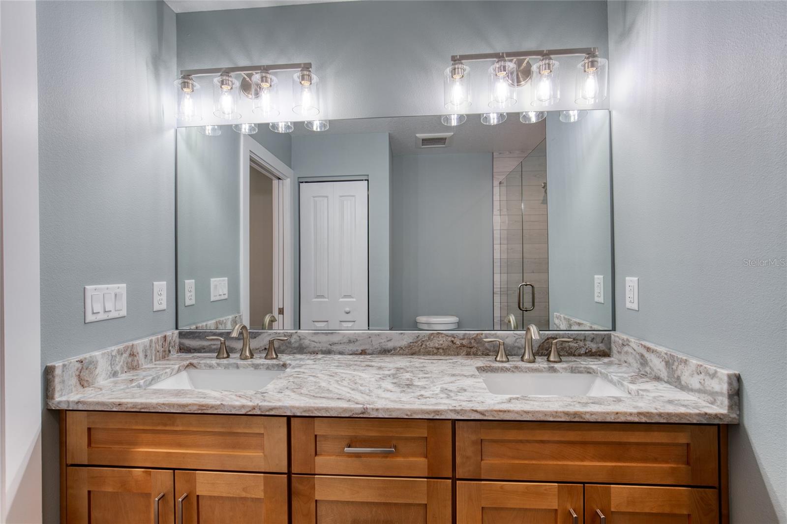 Image 23 of 35 For 320 Military Boulevard