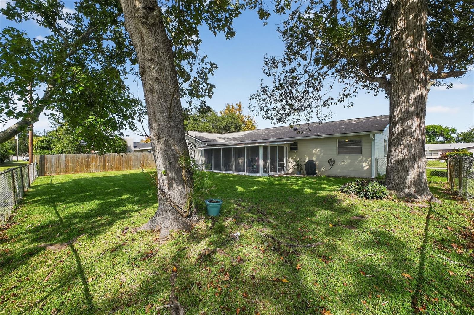 Image 11 of 49 For 2324 Green Street