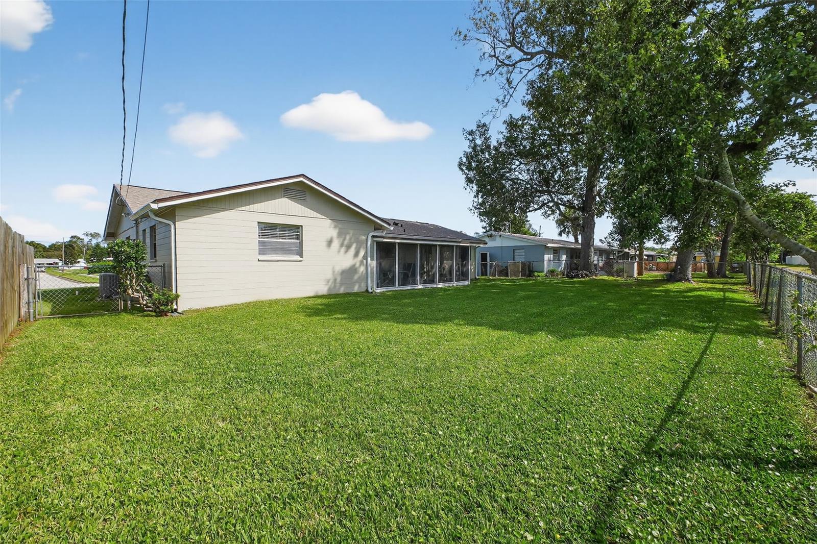 Image 14 of 49 For 2324 Green Street