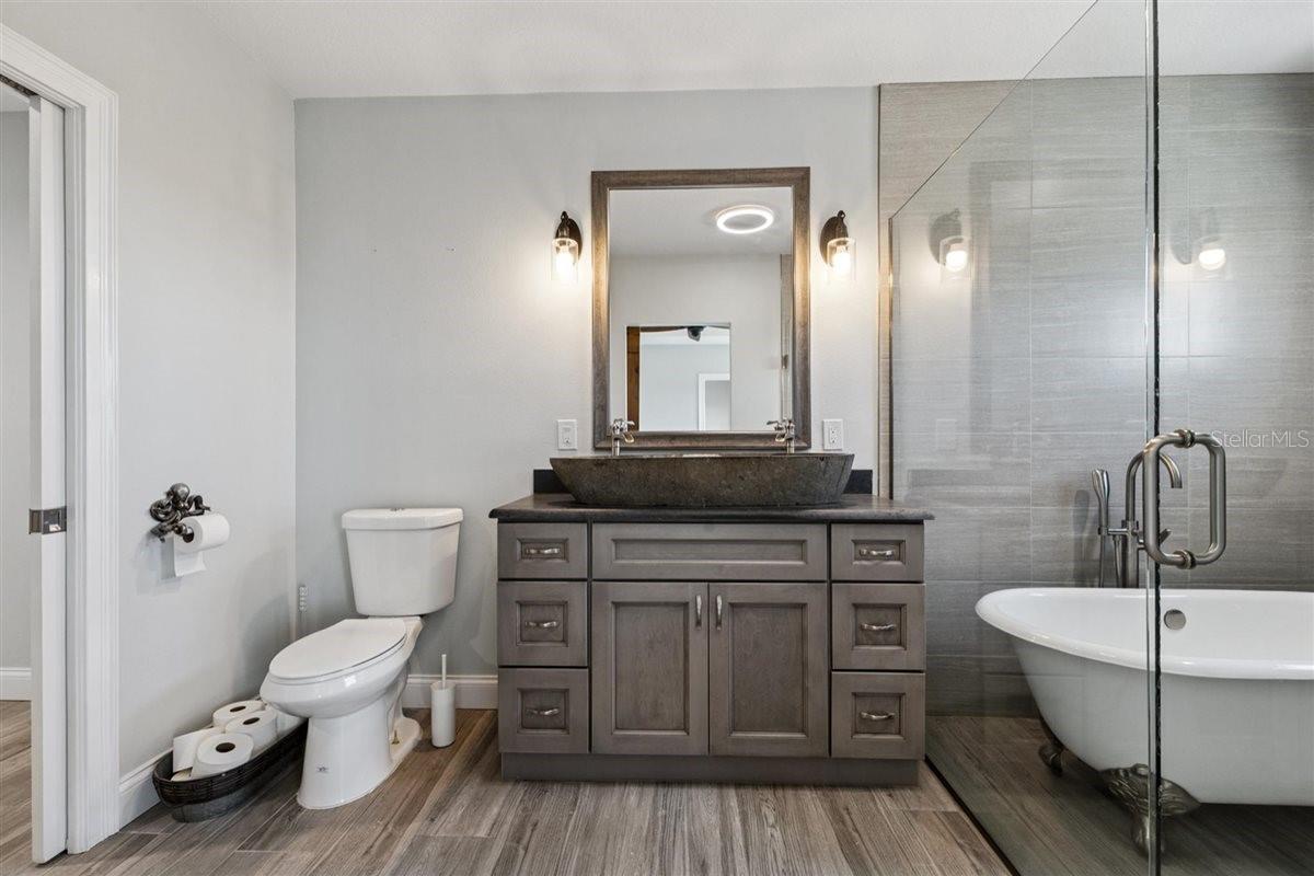 Image 44 of 90 For 6191 Turtlemound Road