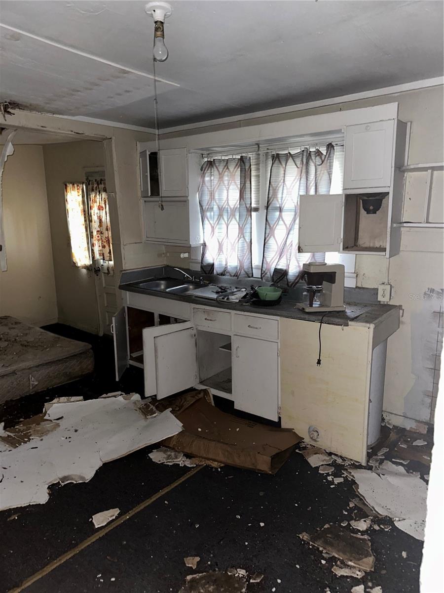 Image 11 of 23 For 511 Bartlett Street