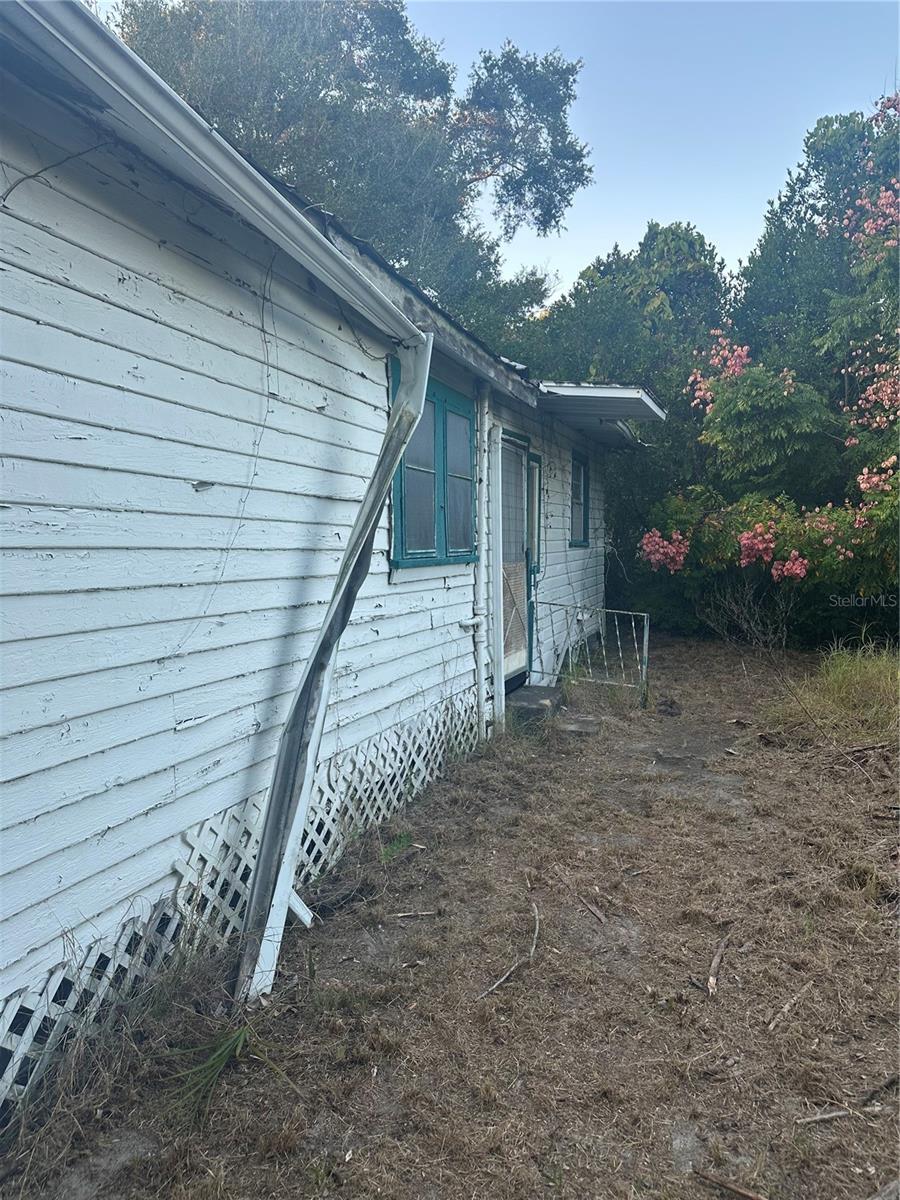 Image 9 of 23 For 511 Bartlett Street