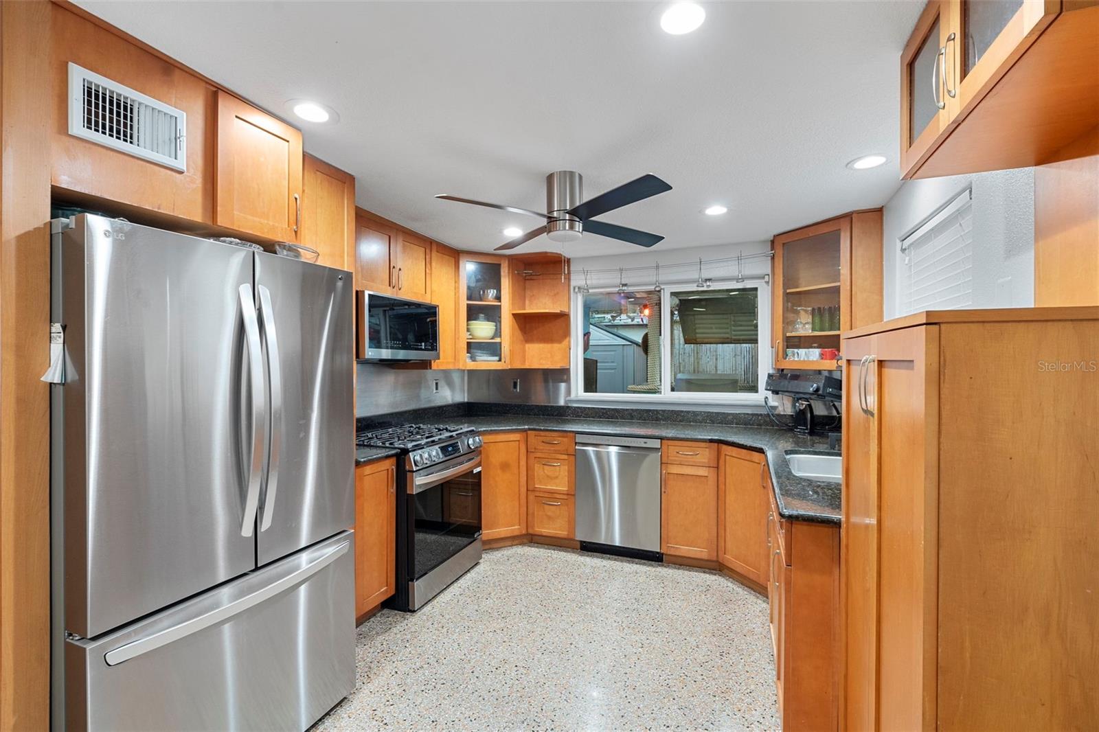 Image 14 of 45 For 650 Pine Street