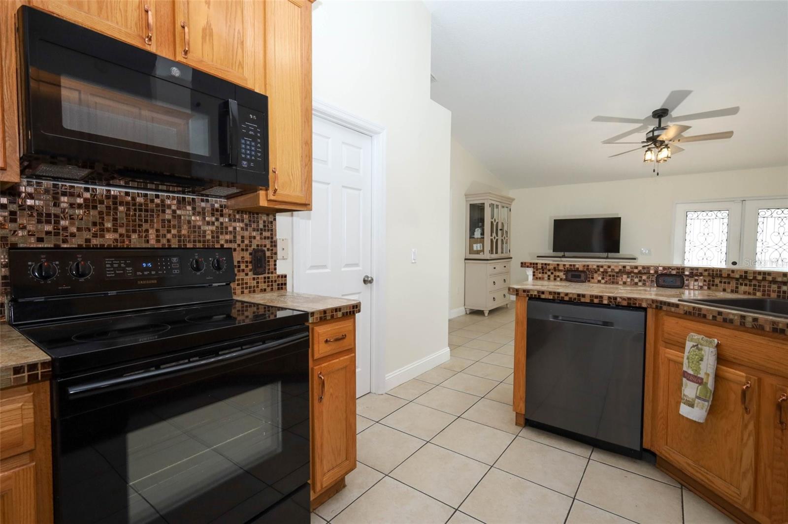 Image 15 of 41 For 1559 5th Avenue