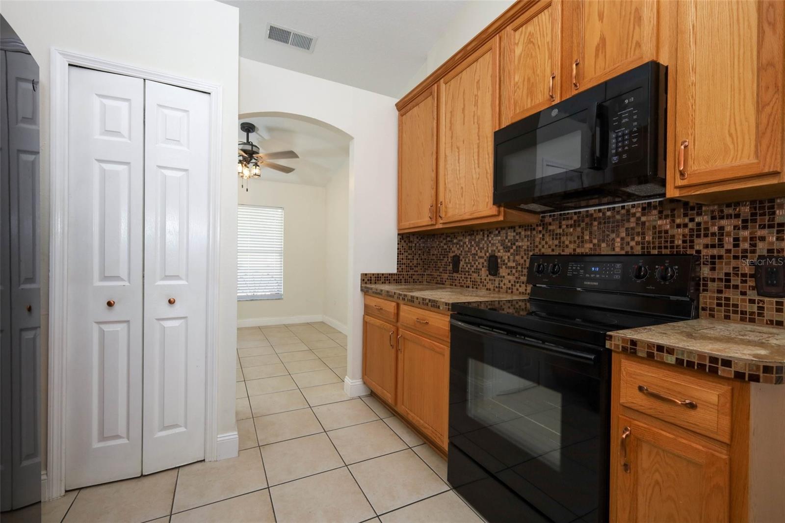 Image 16 of 41 For 1559 5th Avenue
