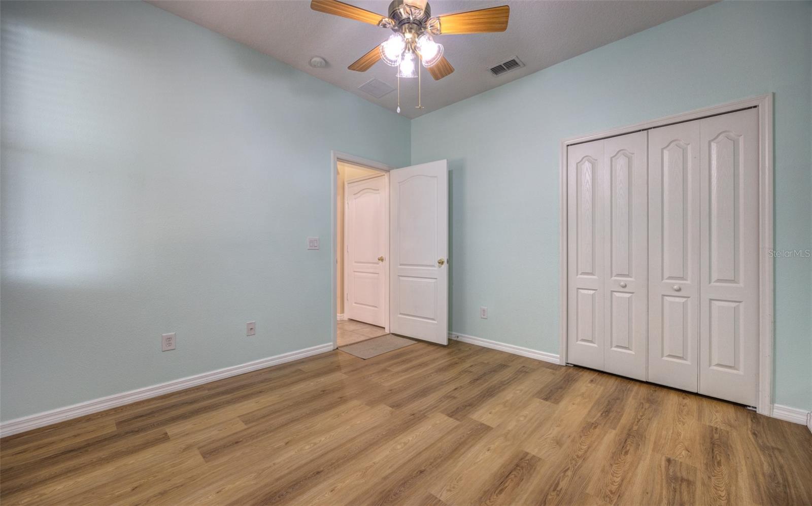 Image 17 of 47 For 111 Cinnamon Oak Drive