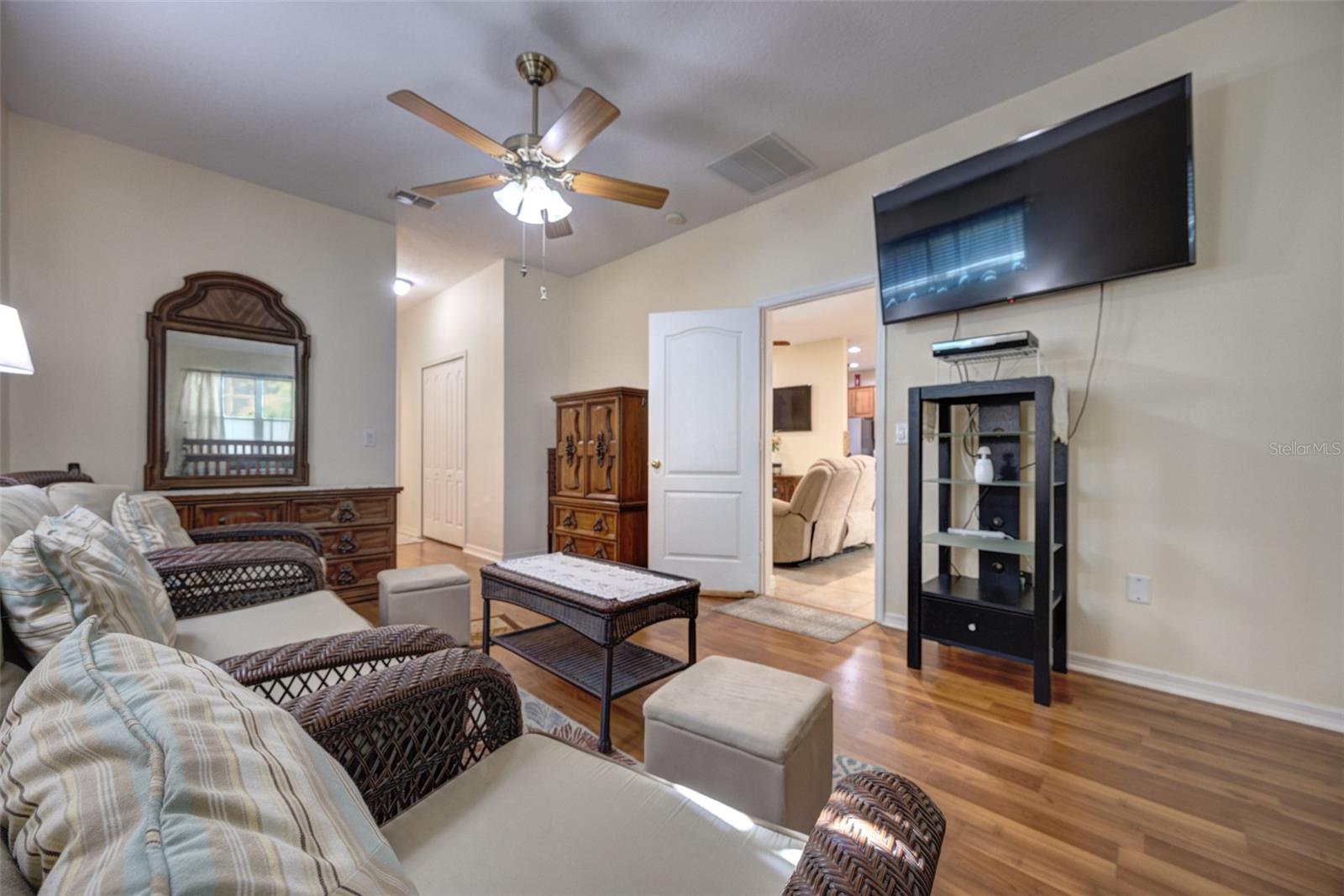 Image 21 of 47 For 111 Cinnamon Oak Drive