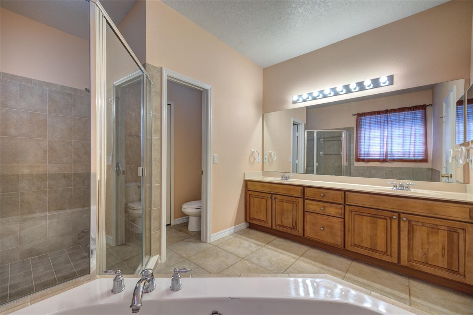 Image 26 of 47 For 111 Cinnamon Oak Drive