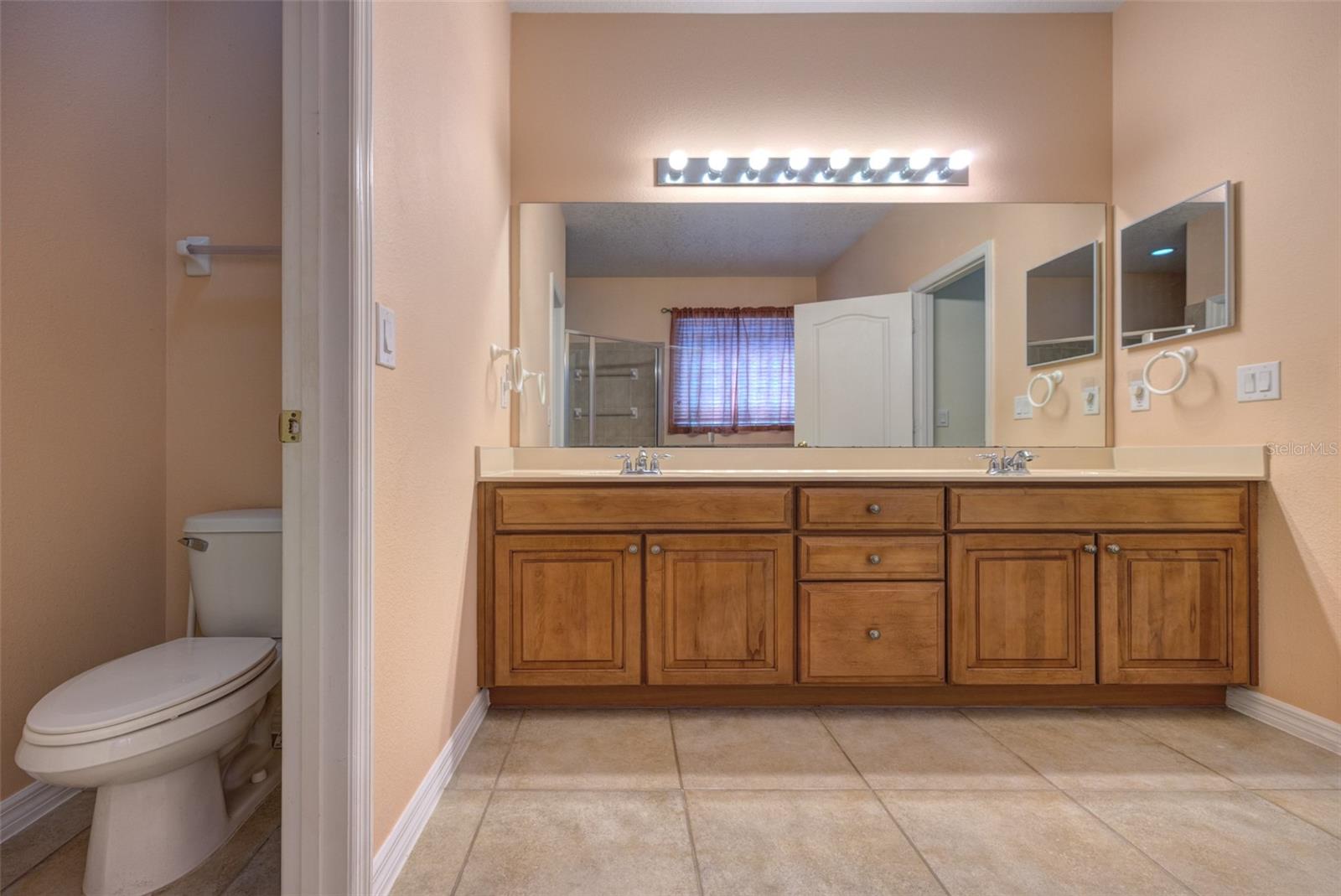 Image 28 of 47 For 111 Cinnamon Oak Drive