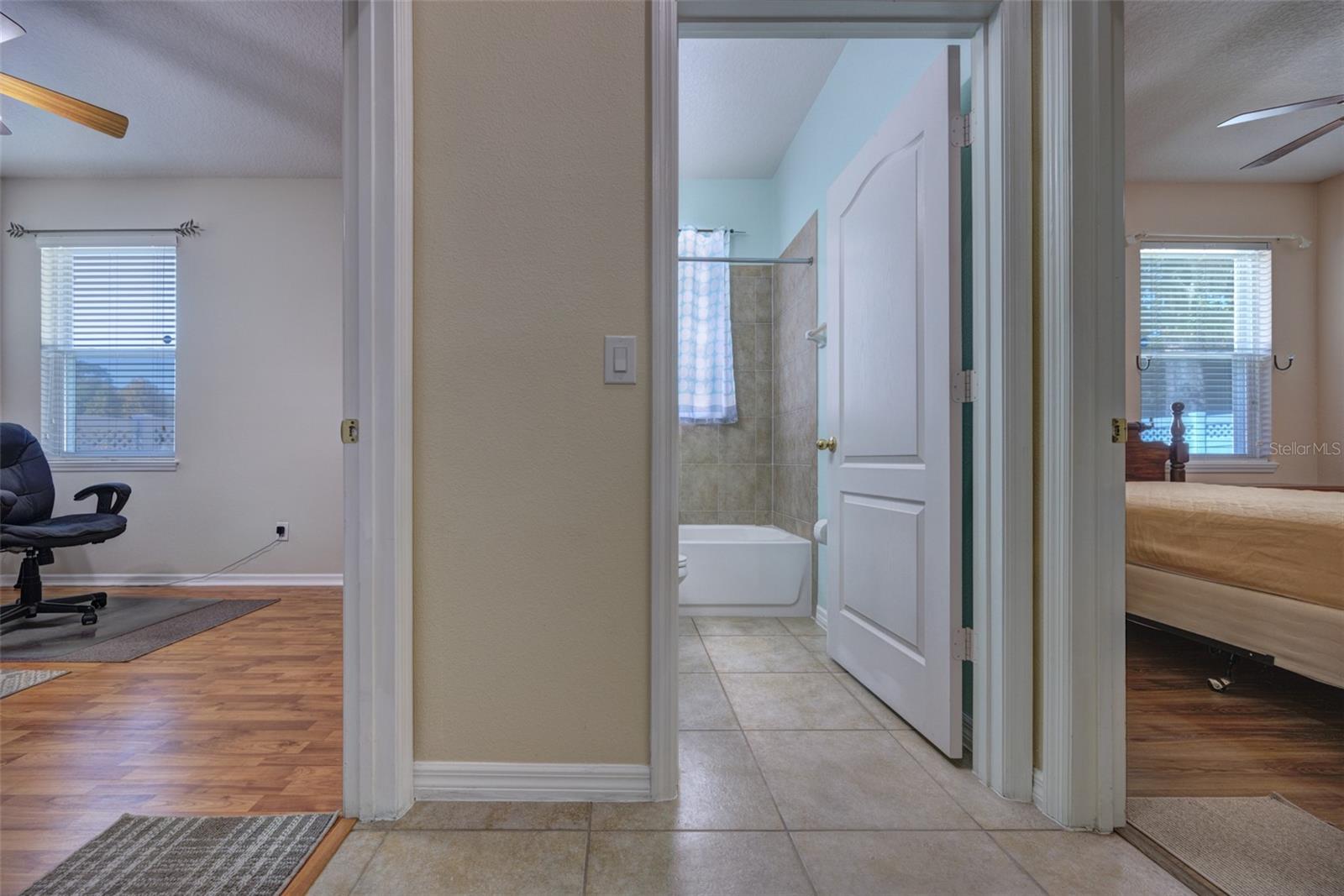 Image 31 of 47 For 111 Cinnamon Oak Drive