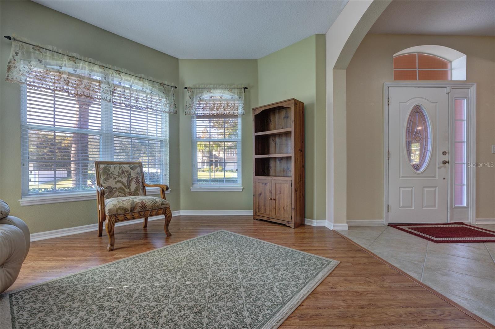 Image 4 of 47 For 111 Cinnamon Oak Drive