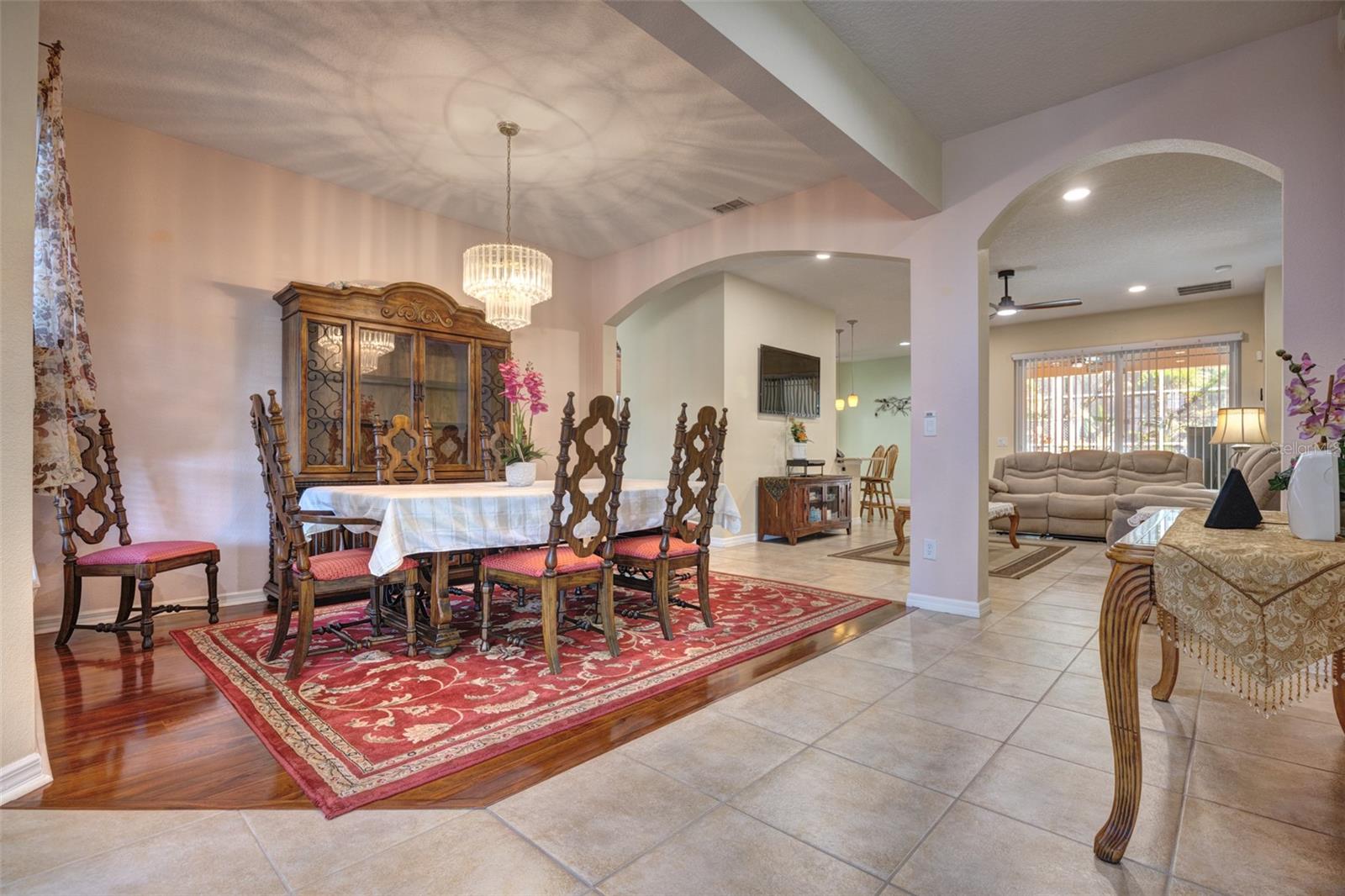 Image 8 of 47 For 111 Cinnamon Oak Drive