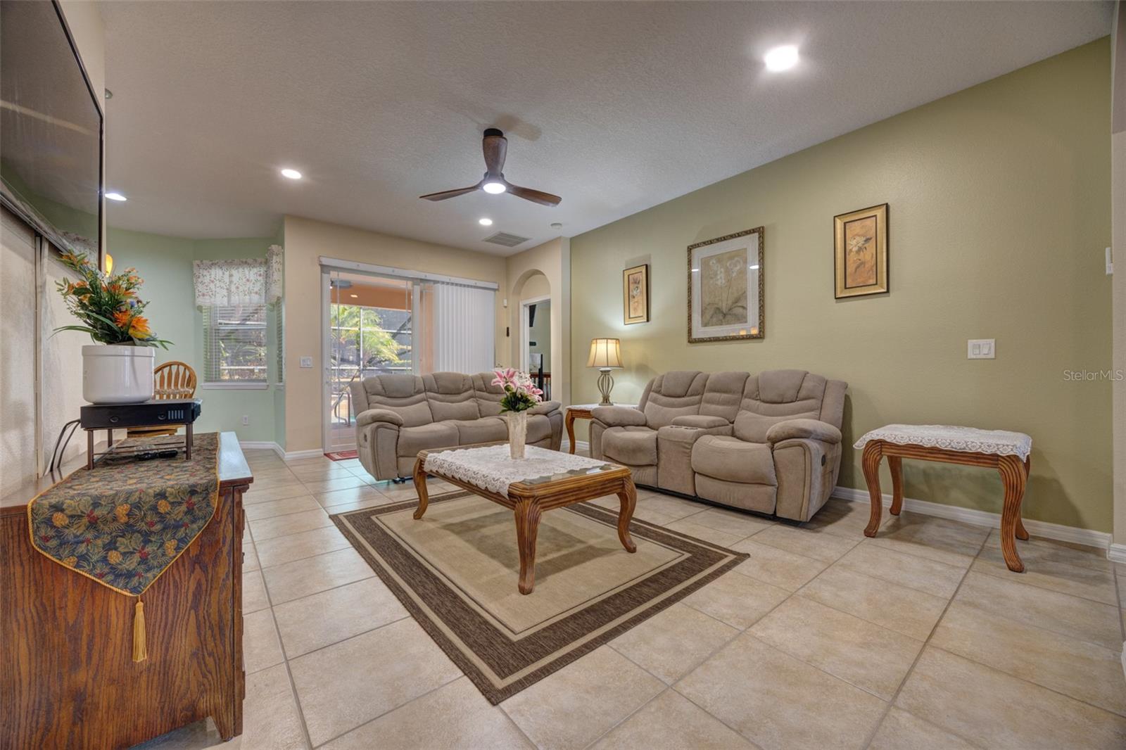 Image 9 of 47 For 111 Cinnamon Oak Drive