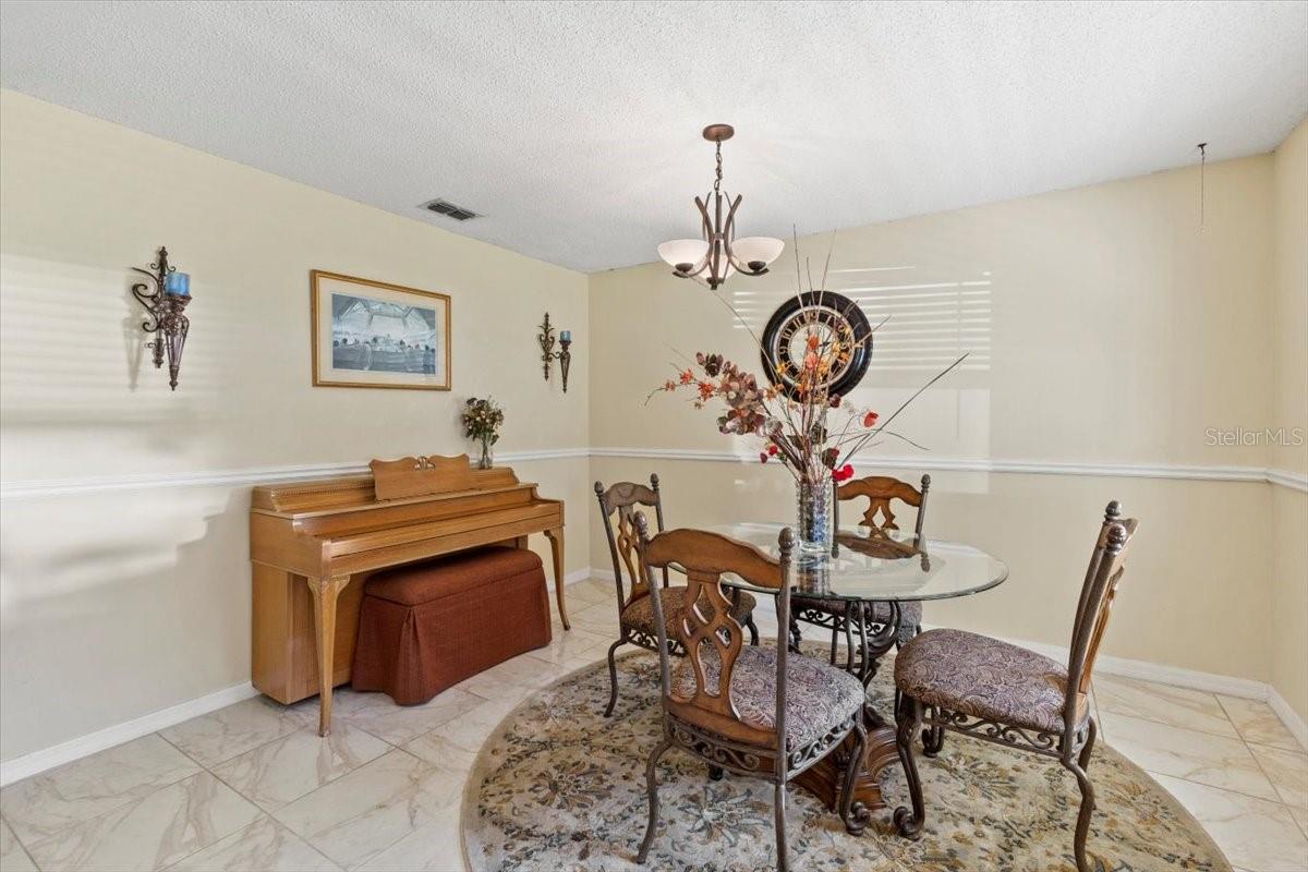 Image 14 of 66 For 1020 Calle Grande Street