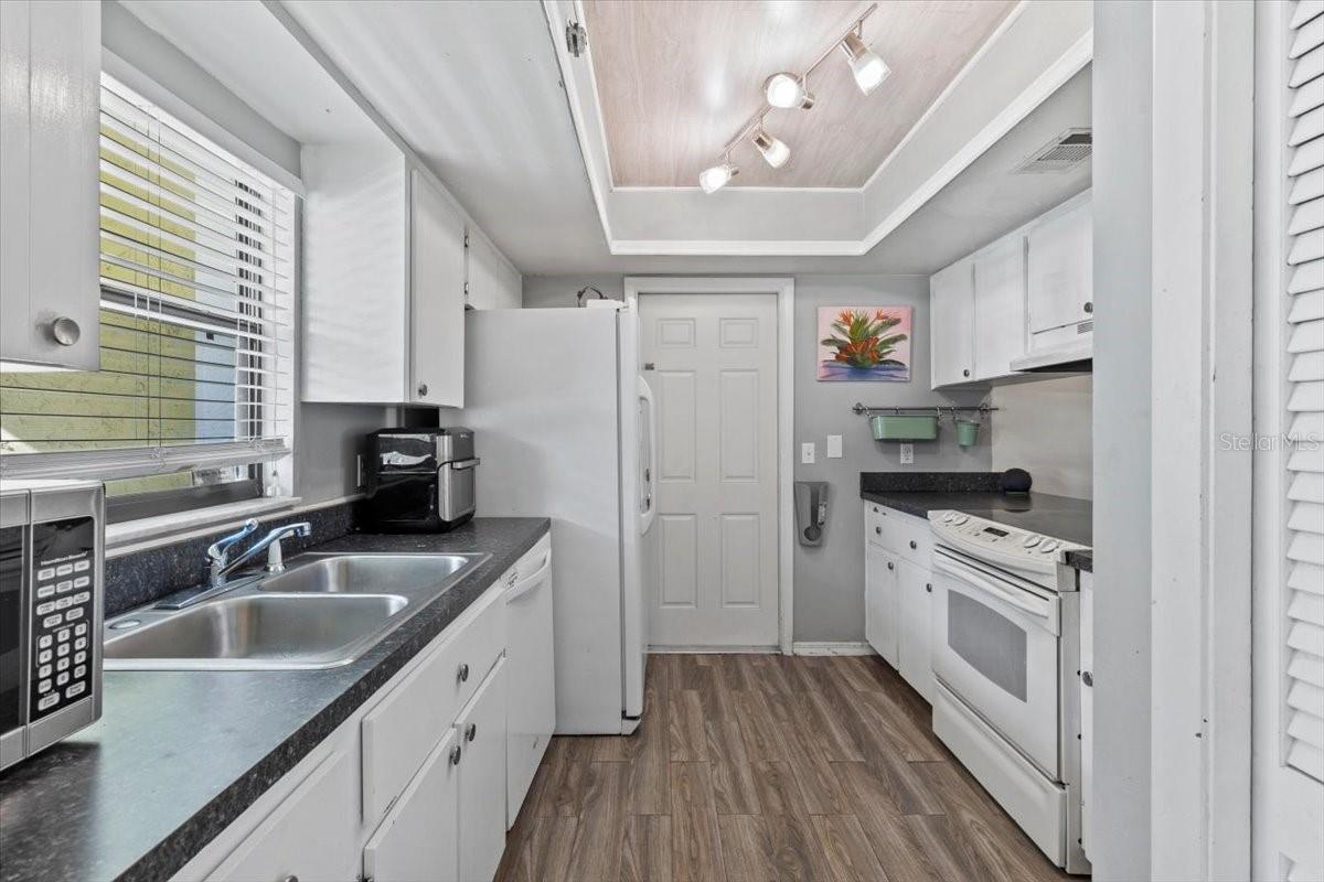 Image 15 of 66 For 1020 Calle Grande Street