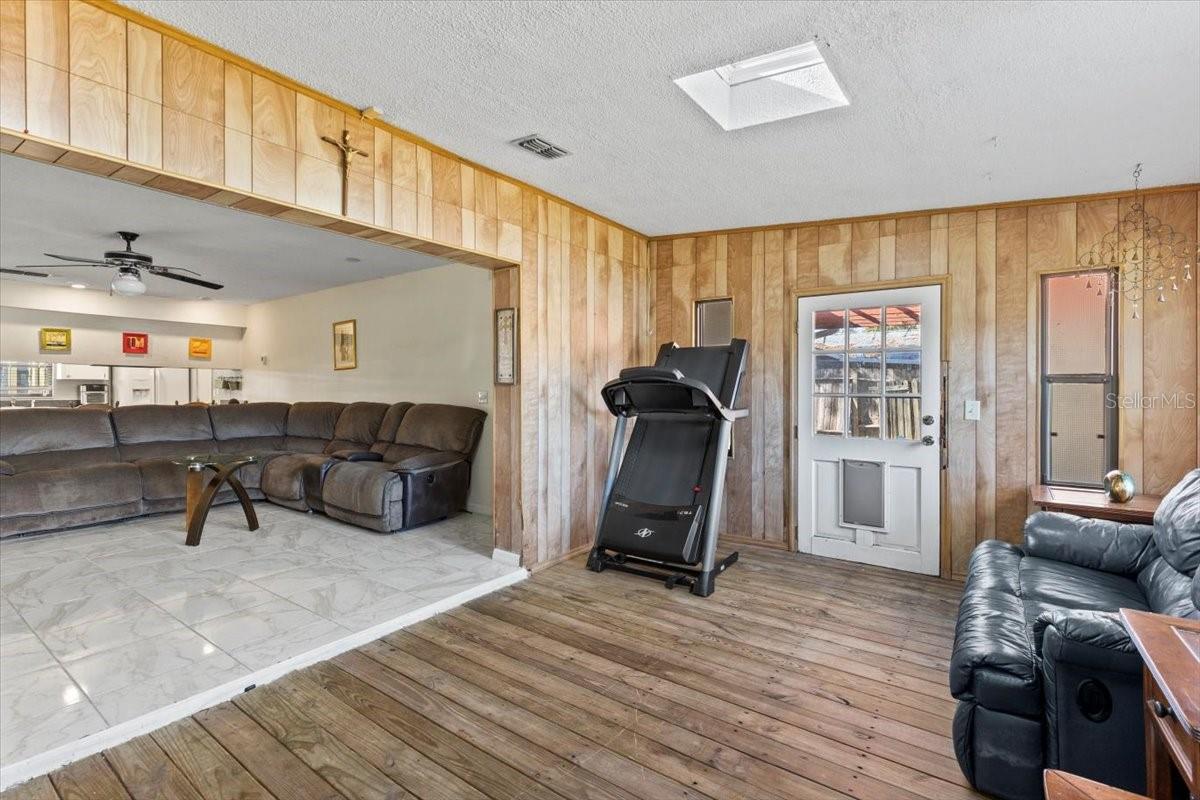 Image 23 of 66 For 1020 Calle Grande Street