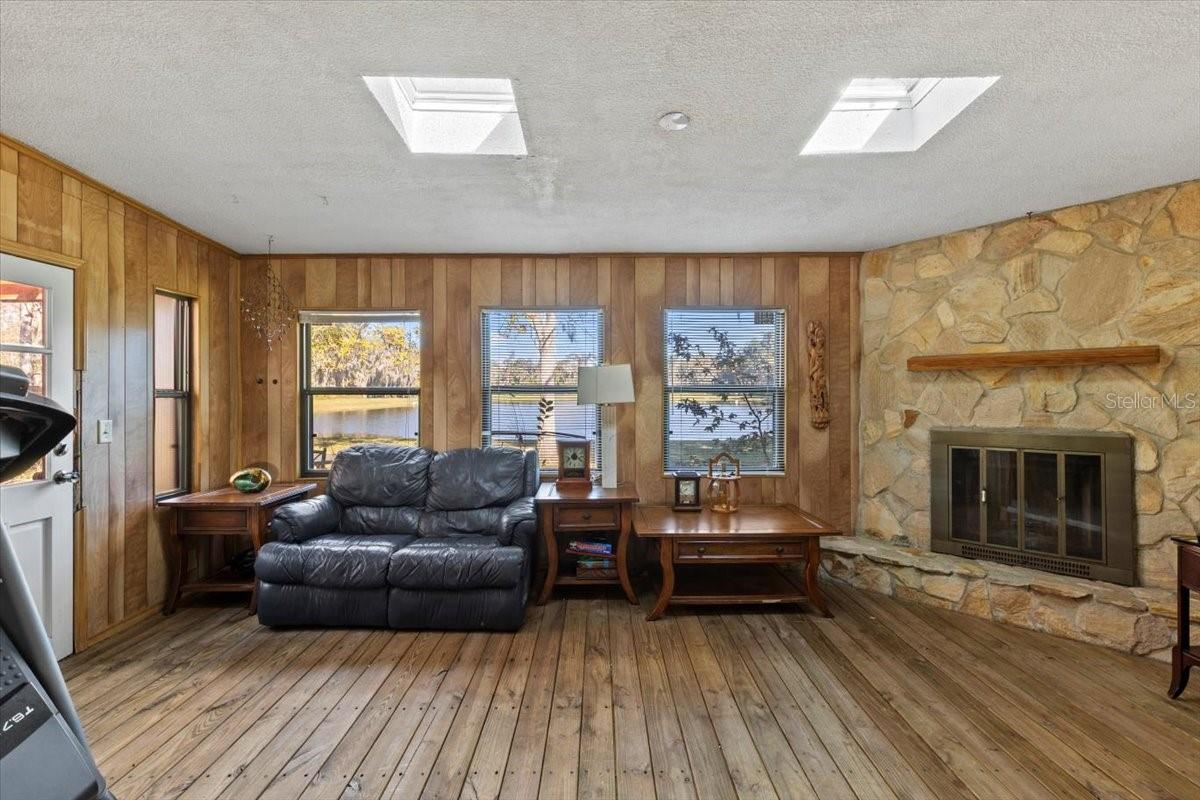 Image 25 of 66 For 1020 Calle Grande Street