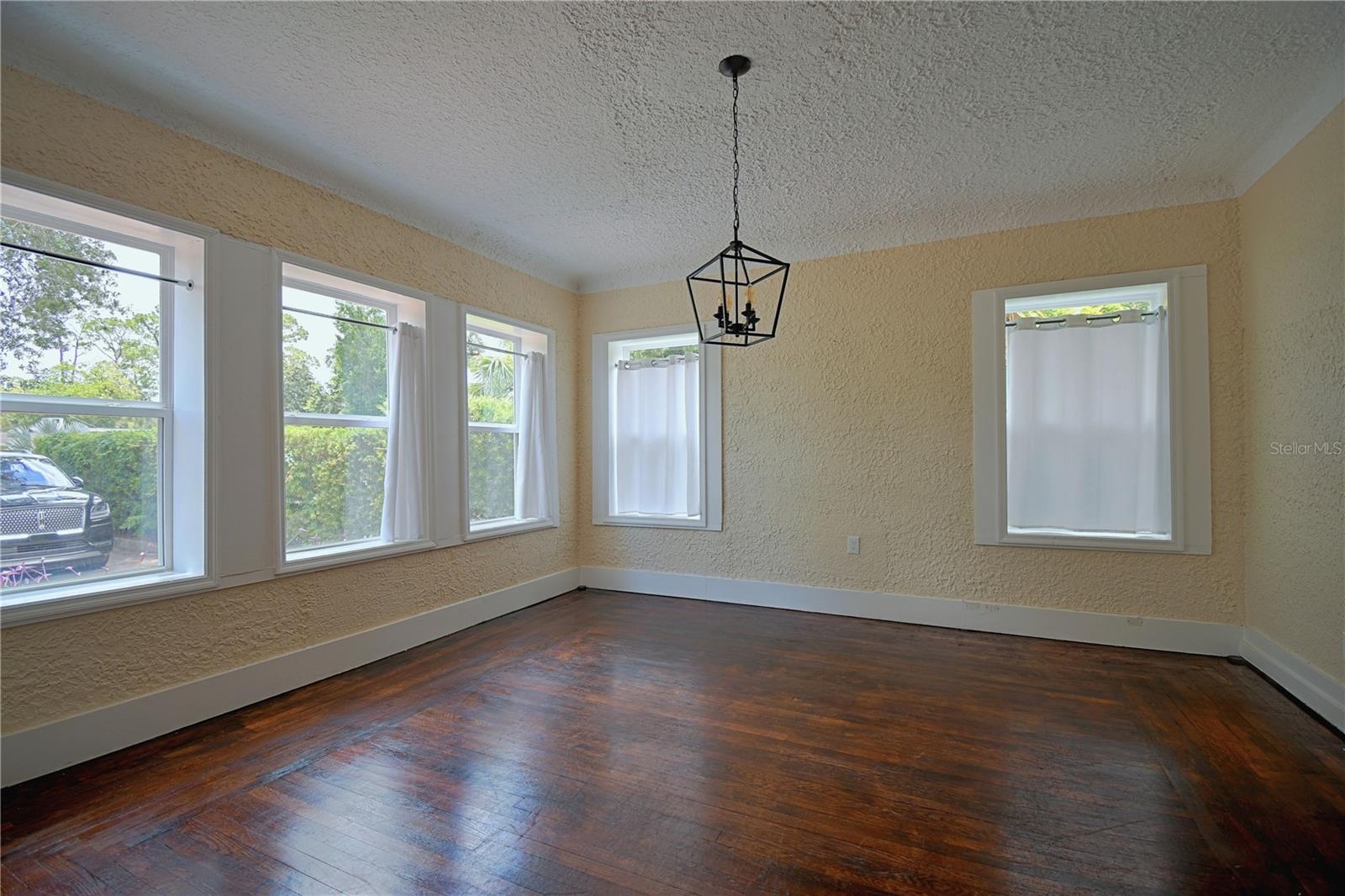 Image 11 of 48 For 1136 Australia Avenue