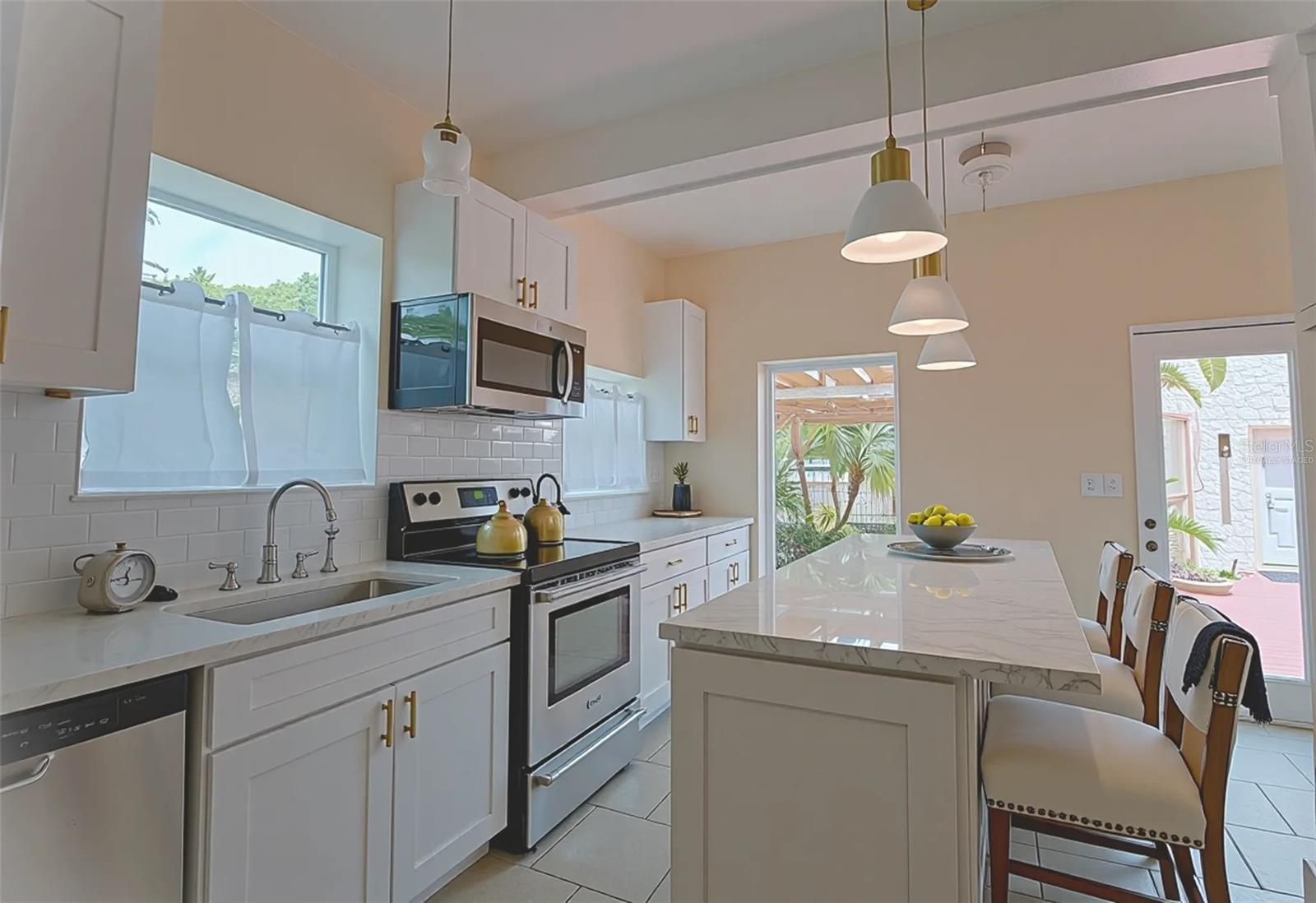 Image 16 of 48 For 1136 Australia Avenue