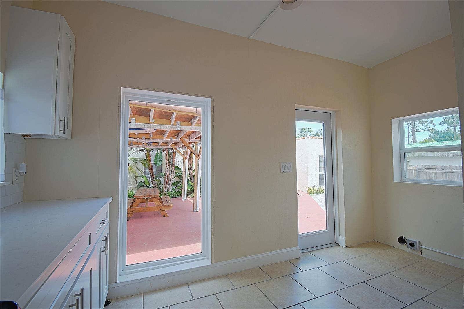 Image 17 of 48 For 1136 Australia Avenue