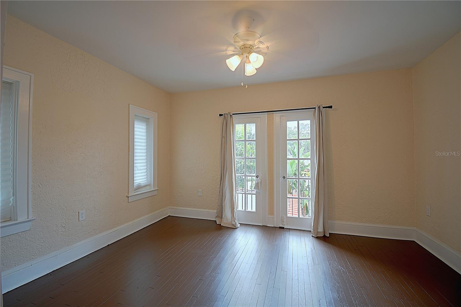 Image 21 of 48 For 1136 Australia Avenue