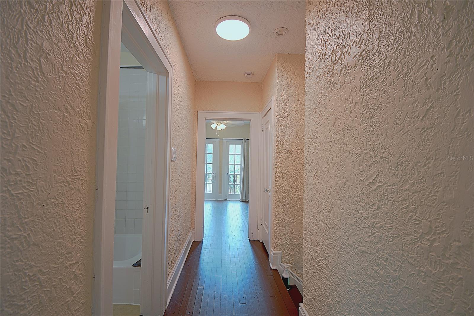 Image 23 of 48 For 1136 Australia Avenue