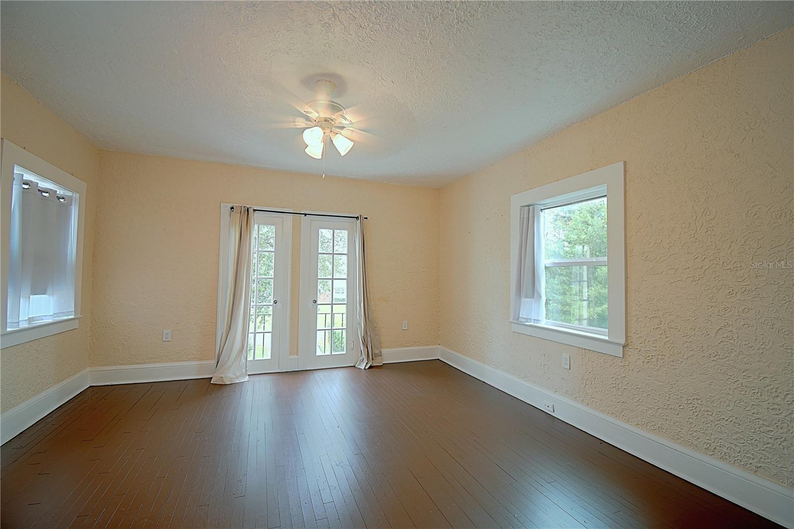 Image 24 of 48 For 1136 Australia Avenue