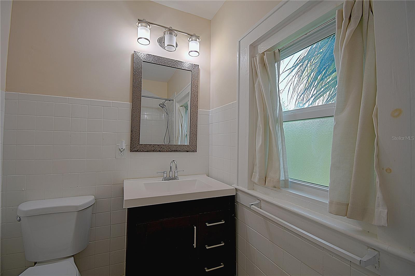 Image 26 of 48 For 1136 Australia Avenue