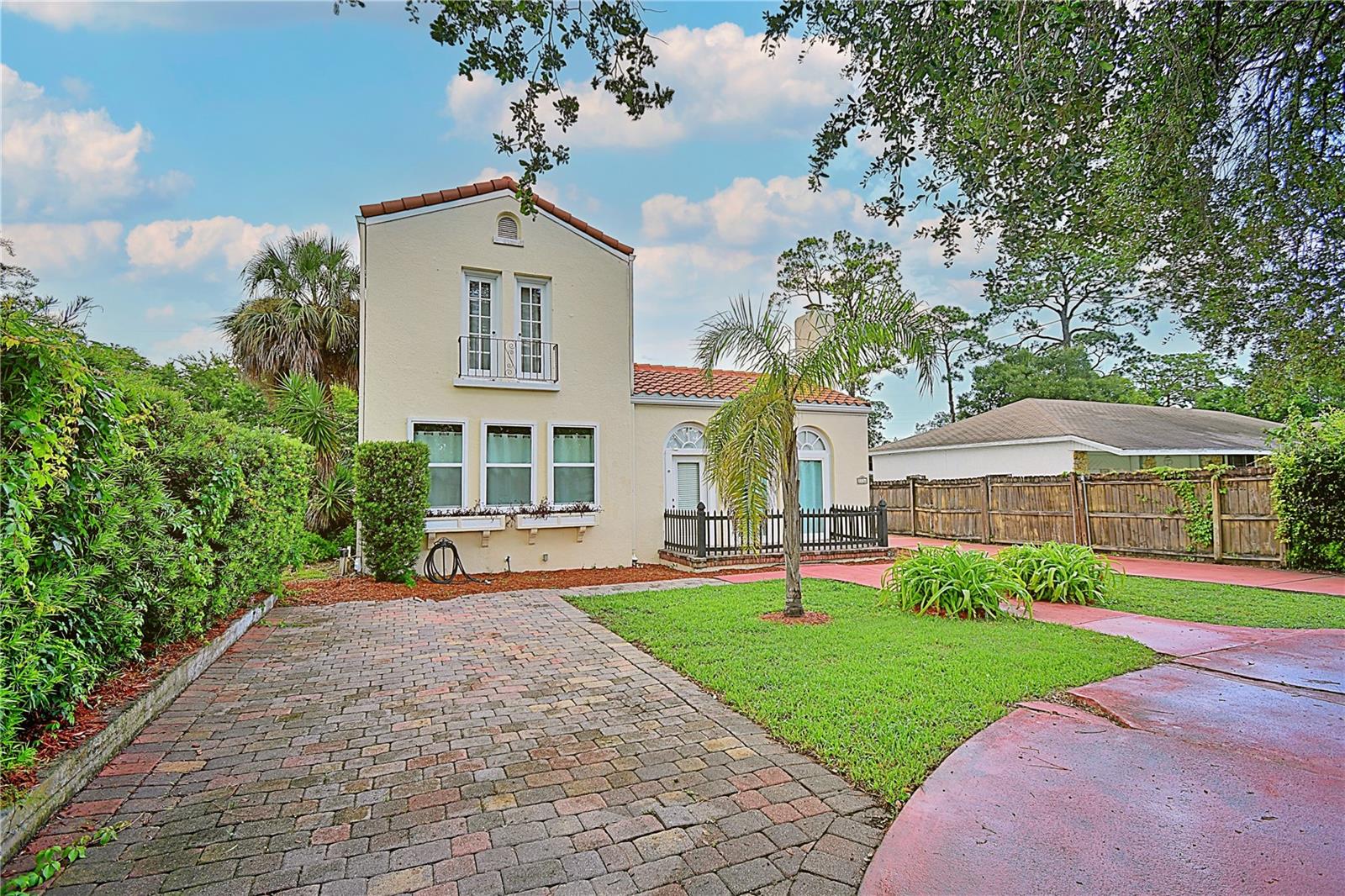 Image 4 of 48 For 1136 Australia Avenue