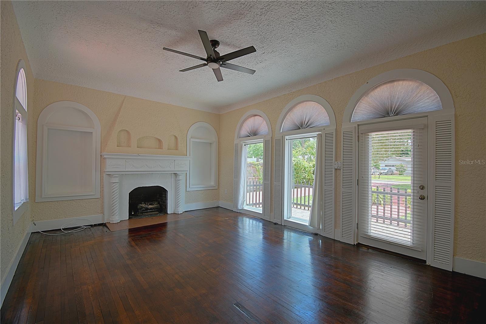 Image 6 of 48 For 1136 Australia Avenue