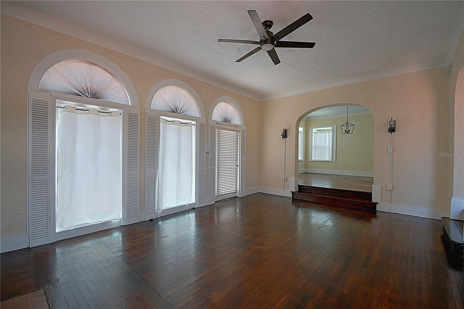 Image 8 of 48 For 1136 Australia Avenue