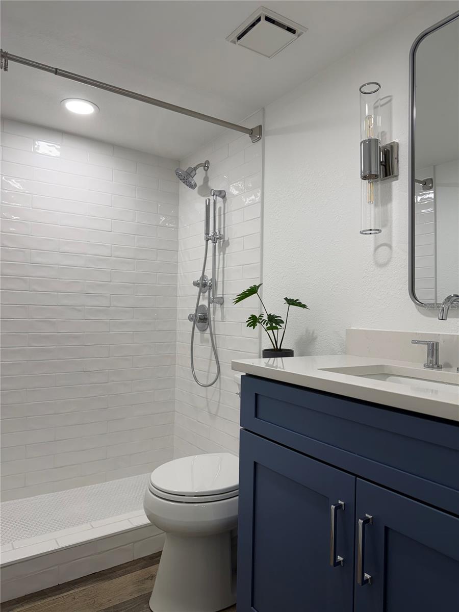 Image 13 of 40 For 1101 Miramar Avenue 209