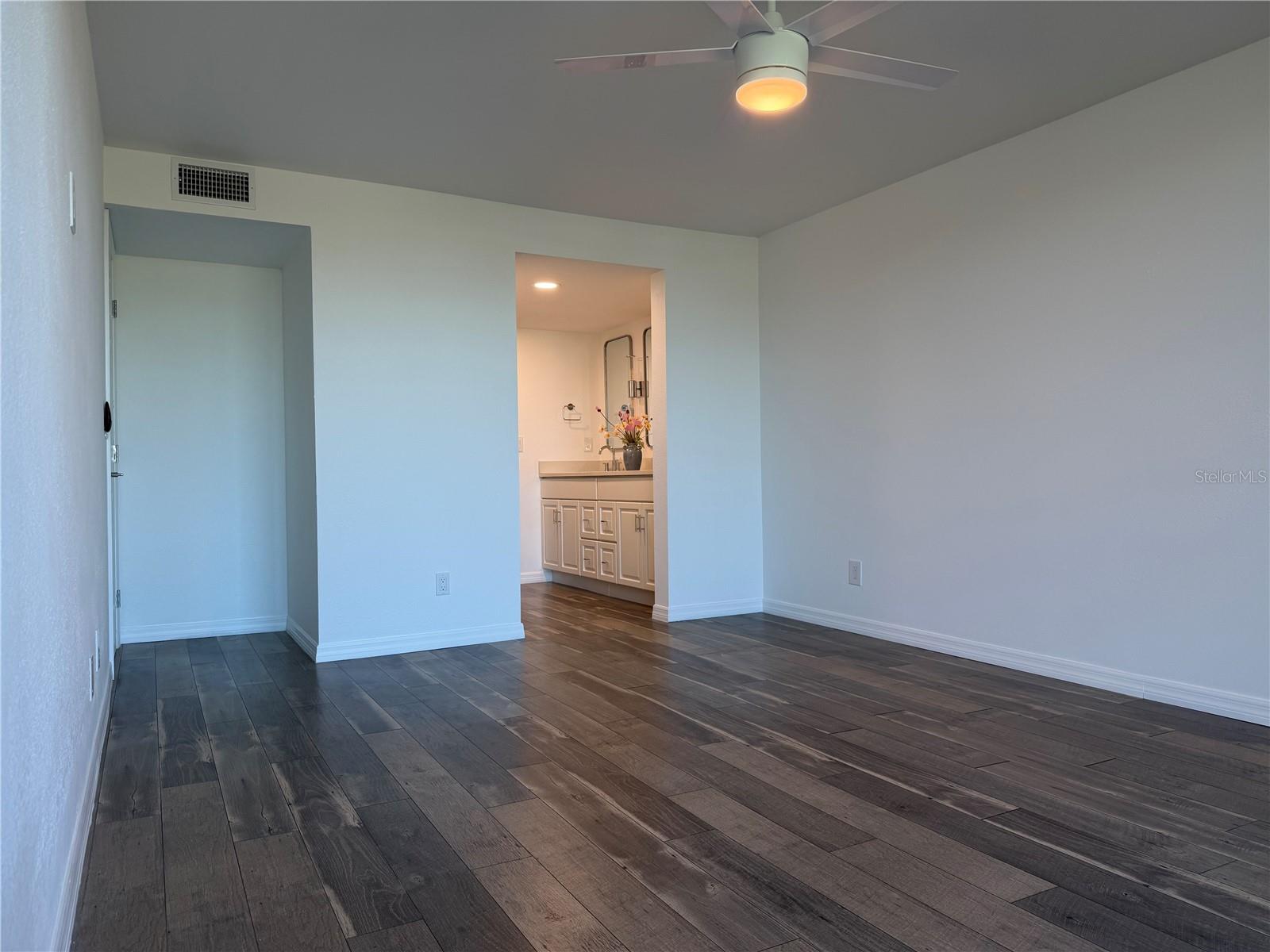 Image 18 of 40 For 1101 Miramar Avenue 209