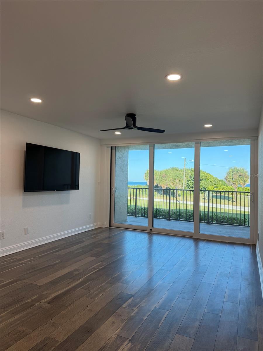 Image 3 of 40 For 1101 Miramar Avenue 209