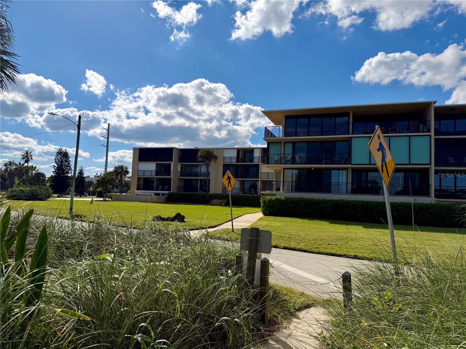 Image 33 of 40 For 1101 Miramar Avenue 209