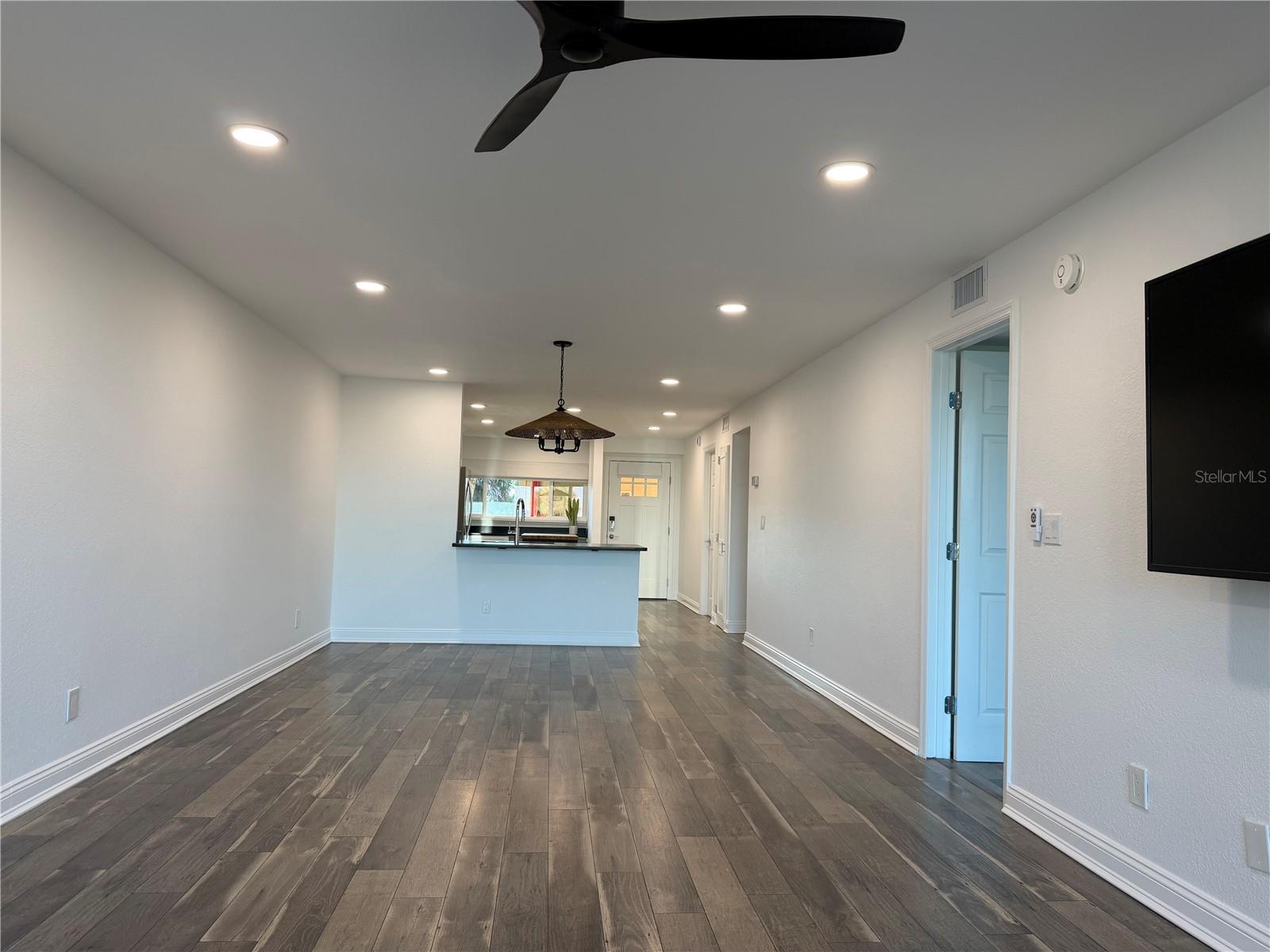 Image 4 of 40 For 1101 Miramar Avenue 209